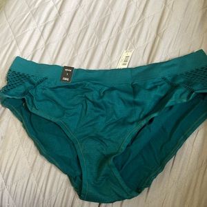 1 Torrid green hipster nwt